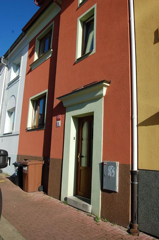 Apartment In A Red House With Garden Ceske Budejovice Eksteriør billede